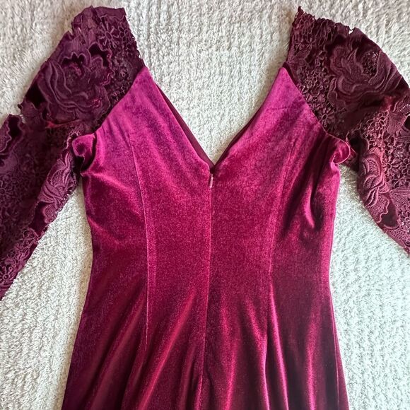Badgley Mischka | Red Velvet Sheath Dress Size 4 - Picture 6 of 11